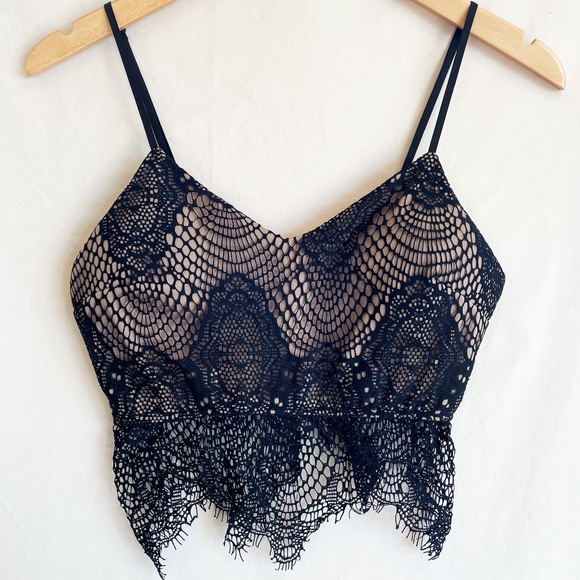 Black Lace Tonal Lined Scallop Trim Bralette - Picture 1 of 7
